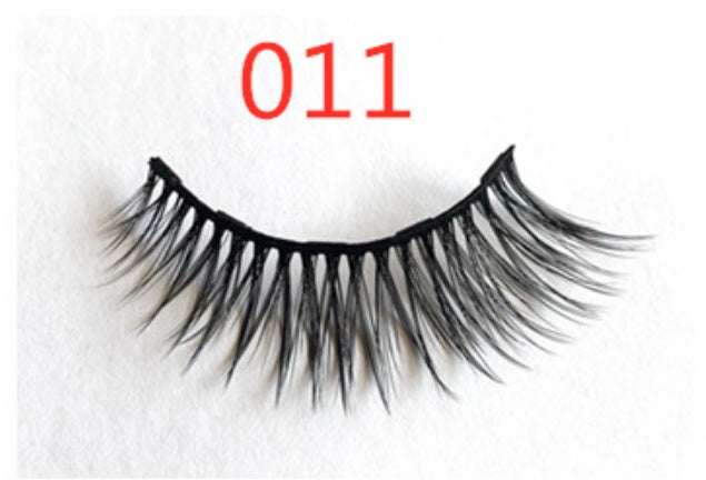 A Pair Of False Eyelashes With Magnets In Fashion-4d39713255852d6a7f61b6b91eefe2d1
