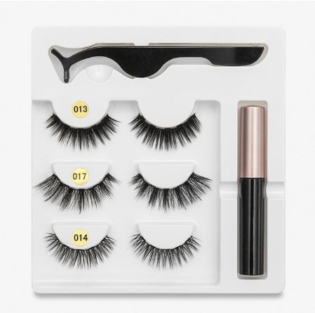 A Pair Of False Eyelashes With Magnets In Fashion-d744d5001a4e0dd27bacd5d8b23c70a9