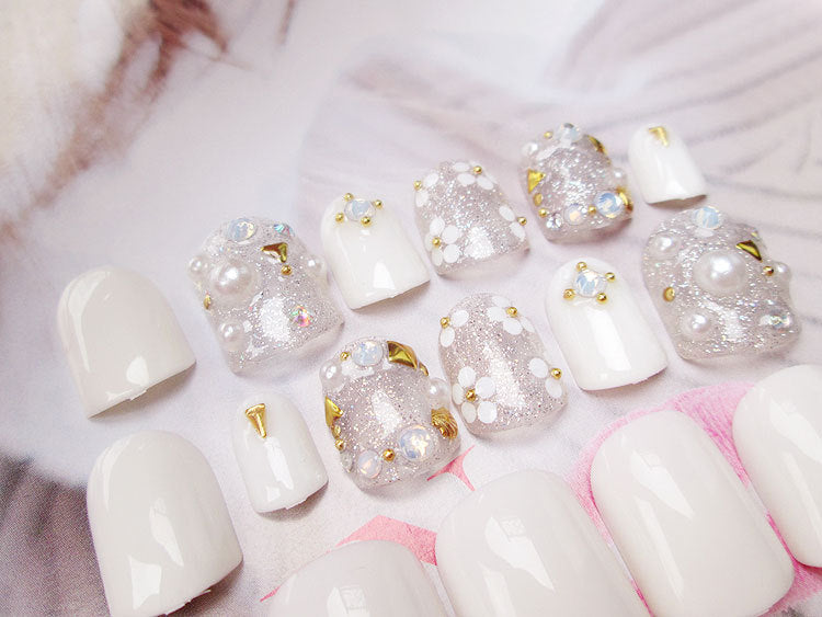 Finished Nail Art Magazine Style Beautiful Bride Fake Nails-956478e78d4601867467756bdb22fbbe
