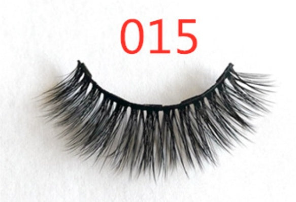 A Pair Of False Eyelashes With Magnets In Fashion-2a93288aa2a87292efad149be331181a