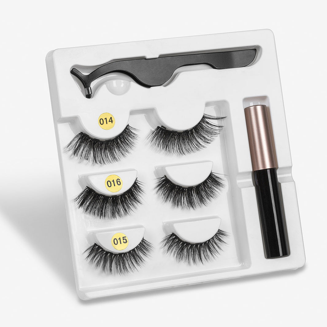A Pair Of False Eyelashes With Magnets In Fashion-187f237d94a29ea15ed94b28a5179795