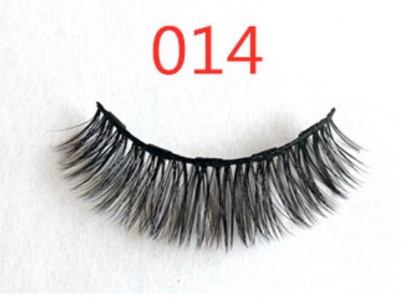 A Pair Of False Eyelashes With Magnets In Fashion-69d29ba8834ed97b9003d1beeaabd8f1
