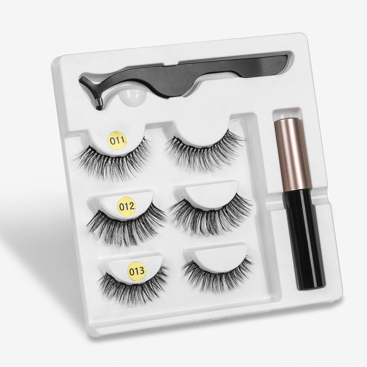 A Pair Of False Eyelashes With Magnets In Fashion-df8c16d1ea81364c46cd5db1e0e02d92