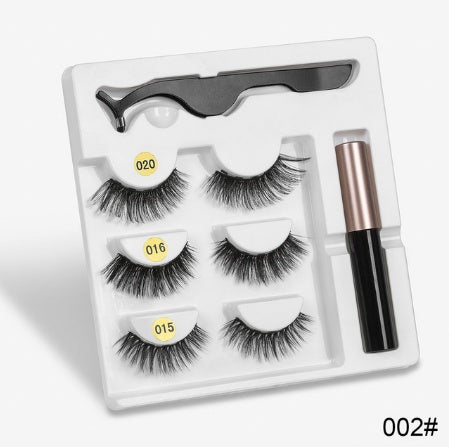 A Pair Of False Eyelashes With Magnets In Fashion-32b791025fa9110d0f778e157aa2ad93