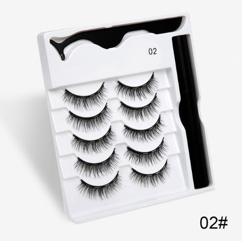 A Pair Of False Eyelashes With Magnets In Fashion-27350bef23adcdeab00413db8ee48ebc