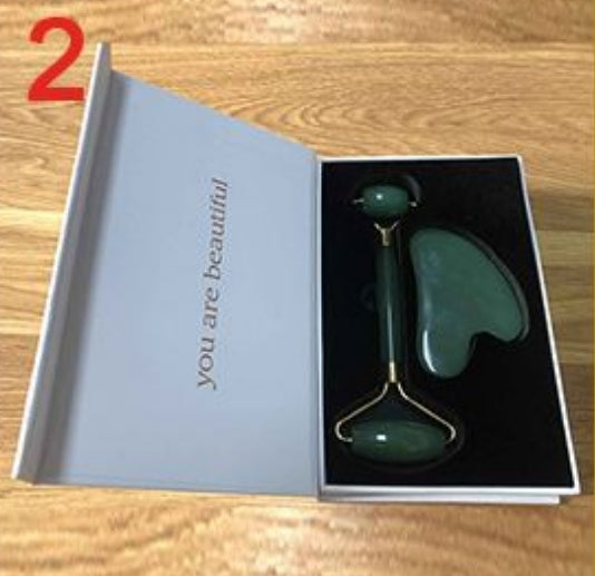 Jade Roll Massager Relieves Facial Tension-d8a6a9253c4853f8e992bdccb8975cd9