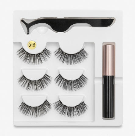 A Pair Of False Eyelashes With Magnets In Fashion-fe4f9e6d2e2692111ec5af738ba6b9c8