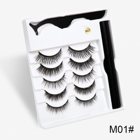 A Pair Of False Eyelashes With Magnets In Fashion-87fe8d470db7169ef6c06c4062888991