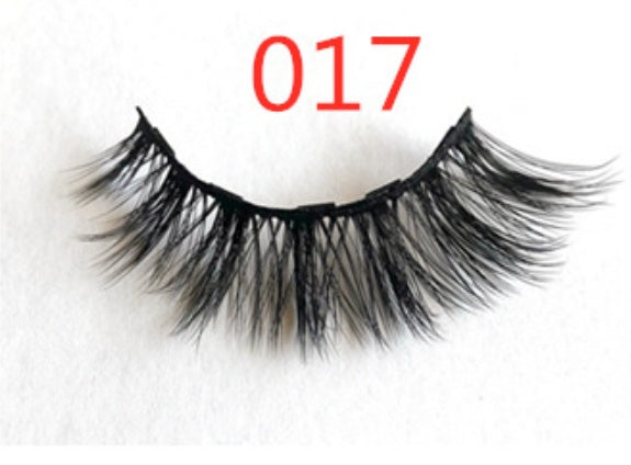 A Pair Of False Eyelashes With Magnets In Fashion-eaa82c911f4c2014735fe01de9e4f231