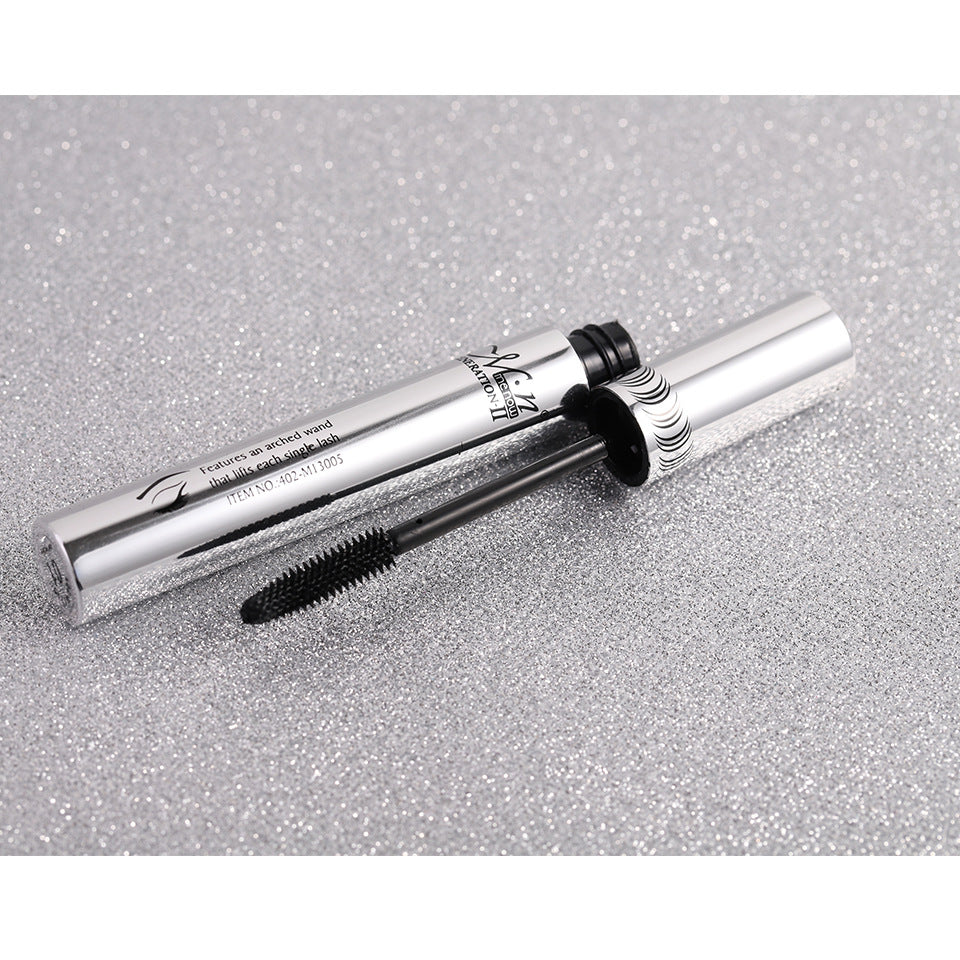 Thick and waterproof mascara-1d0fbdf33467f2428a311e8e3d878676