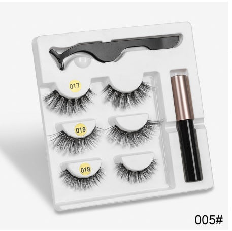 A Pair Of False Eyelashes With Magnets In Fashion-c26444bc98a9c9846d6cd5435f62b78d