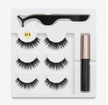 A Pair Of False Eyelashes With Magnets In Fashion-2444fafb494b79bd52d9cfe3e1b752e7