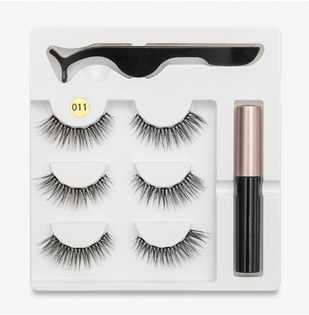 A Pair Of False Eyelashes With Magnets In Fashion-b79484bdf0d80d52f4f891084a24b1ee