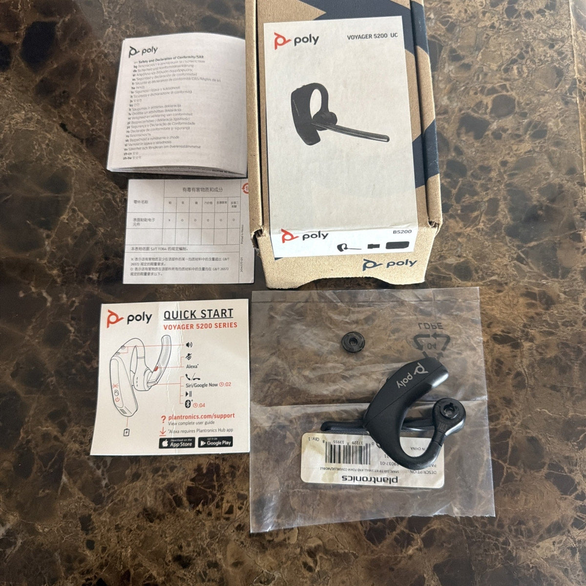 Poly Voyager 5200 UC Bluetooth Headset POTE16 NEAR MINT CONDITION-Poly Voyager 5200 UC Bluetooth Headset POTE16 NEAR MINT CONDITION