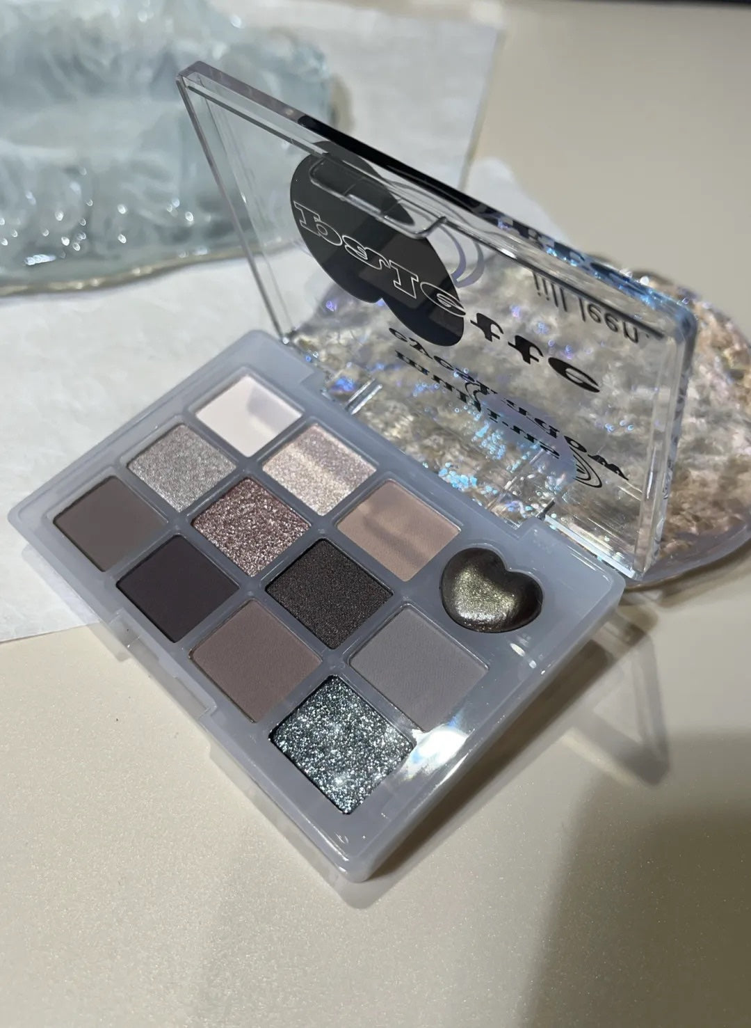 Beautiful Eye Shadow Plate Makeup Twelve Color Earth Tone-b3b8dd177227dcf155c4608513c65d17