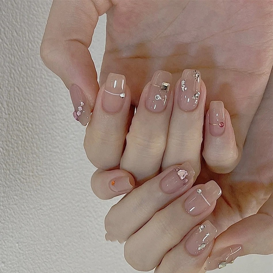 press on nails-80a914daaafd9b0f6913fa5a3392dd85
