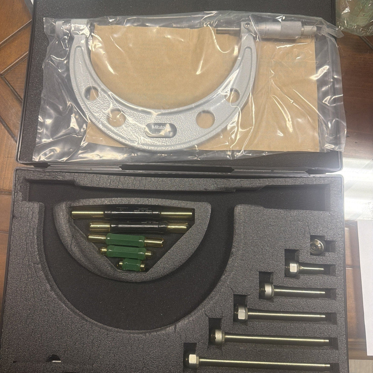 Mitutoyo 104-137 0-6" .001" Interchangeable Anvil Micrometer Set w/Standards-Mitutoyo 104-137 0-6" .001" Interchangeable Anvil Micrometer Set w/Standards