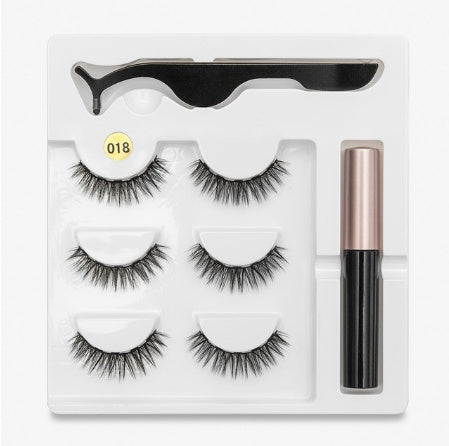 A Pair Of False Eyelashes With Magnets In Fashion-3b756d398fe159aceba9890d268beed8