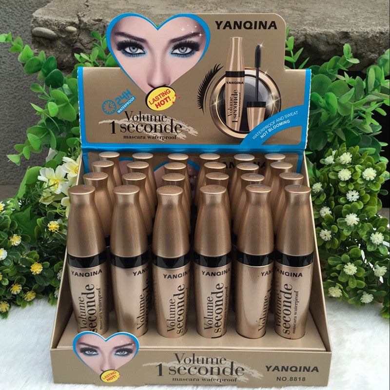 Gold tube mascara-ca1c2e3602cd57853b446e06ef1ab706