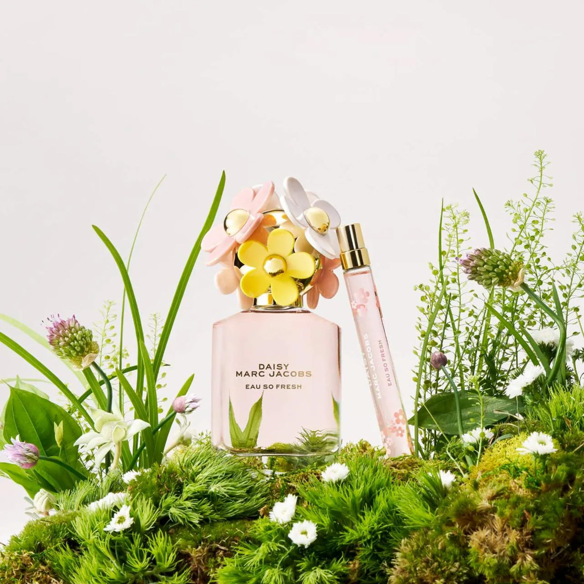 Marc Jacobs Daisy Eau So Fresh Eau de Toilette – Fresh Floral Women's Perfume – With Notes of Raspberry, Wild Rose, Grapefruit & Soft Musks-Marc Jacobs Daisy Eau So Fresh Eau de Toilette – Fresh Floral Women's Perfume – With Notes of Raspberry, Wild Rose, Grapefruit & Soft Musks
