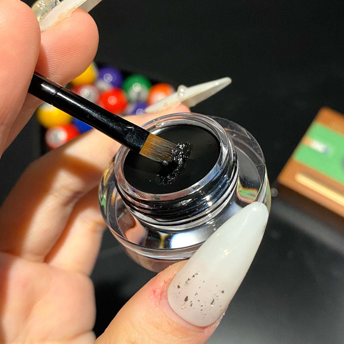 Eyeliner Makeup Set Is Smudge-free And Waterproof-3431c4033766c97b57fbfabe57185754