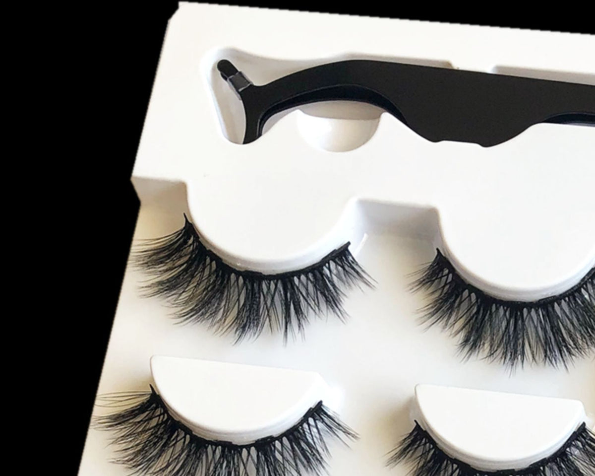 A Pair Of False Eyelashes With Magnets In Fashion-e11020702659e77f7ef9ec9cb475f0fd