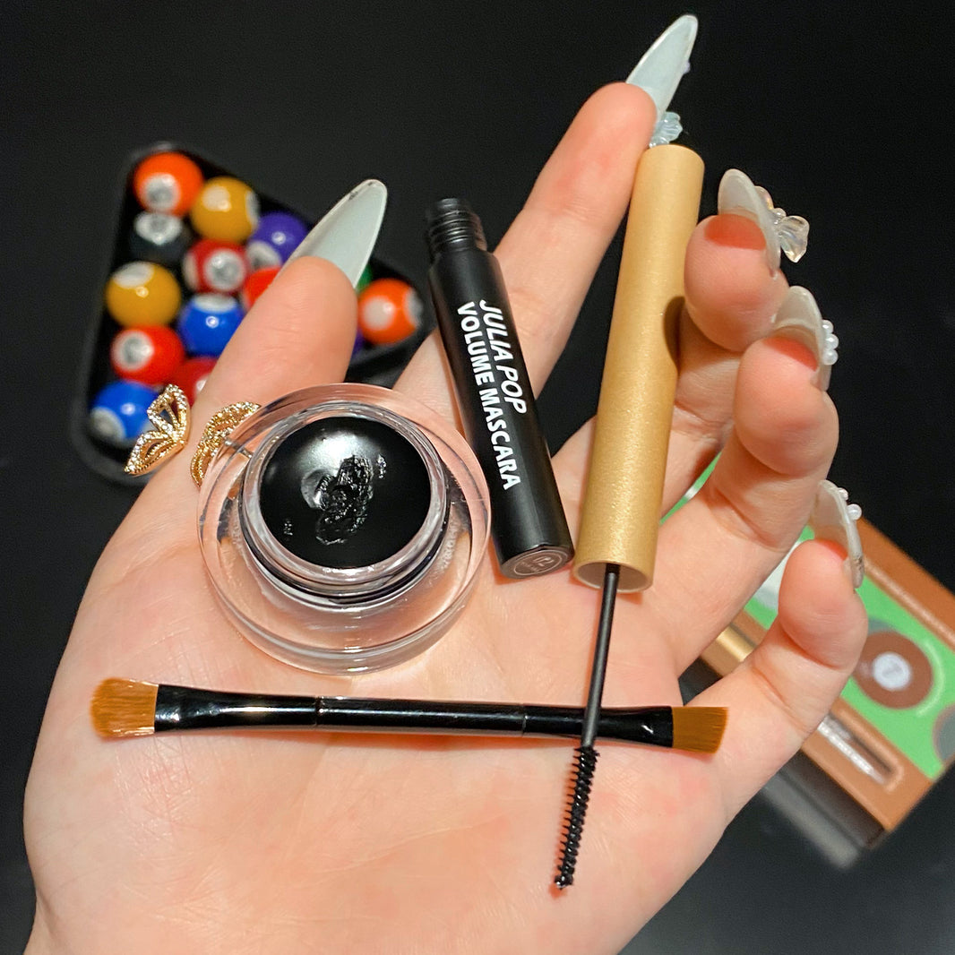 Eyeliner Makeup Set Is Smudge-free And Waterproof-89a7791a81d0c15c4fdf9b5e7fa9637e