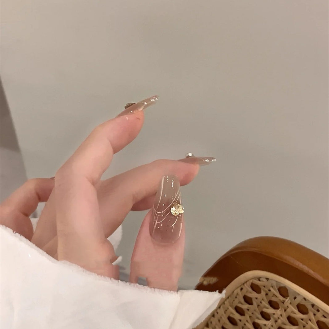 Fake Nails Should Be Champagne With Astringency-f55399d4d0cfeb2a2633ba13b97b8b46