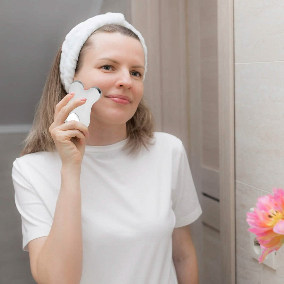 Micro-Current Face Massager Rechargeable Roller with 5 Gears-Micro-Current Face Massager Rechargeable Roller with 5 Gears