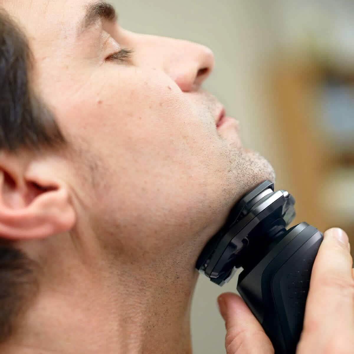 Philips Wet & Dry Shaver 5000 with SkinIQ Tech + Shave Heads, Charging & Cleaning Base (Refurbished)-Philips Wet & Dry Shaver 5000 with SkinIQ Tech + Shave Heads, Charging & Cleaning Base (Refurbished)