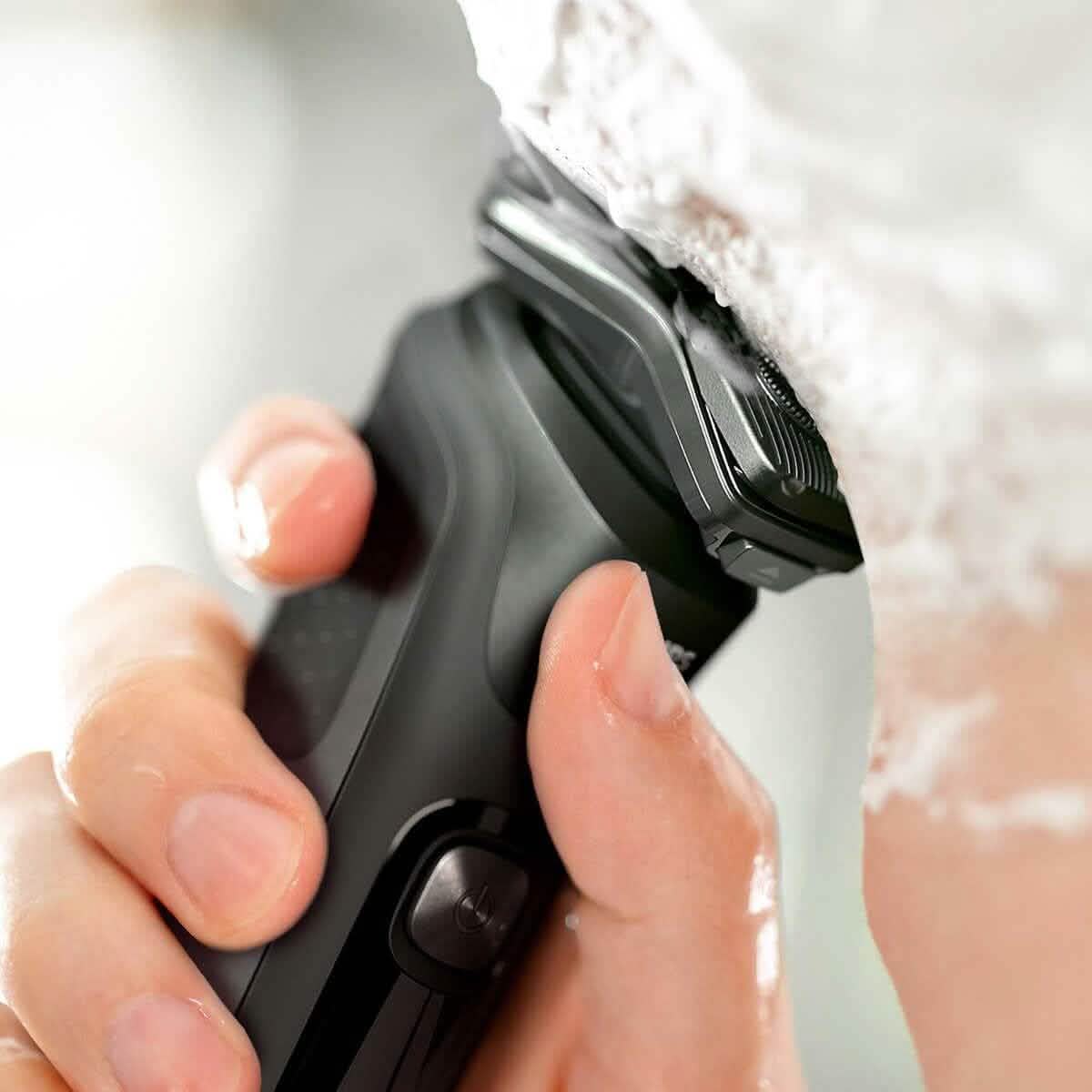 Philips Wet & Dry Shaver 5000 with SkinIQ Tech + Shave Heads, Charging & Cleaning Base (Refurbished)-Philips Wet & Dry Shaver 5000 with SkinIQ Tech + Shave Heads, Charging & Cleaning Base (Refurbished)